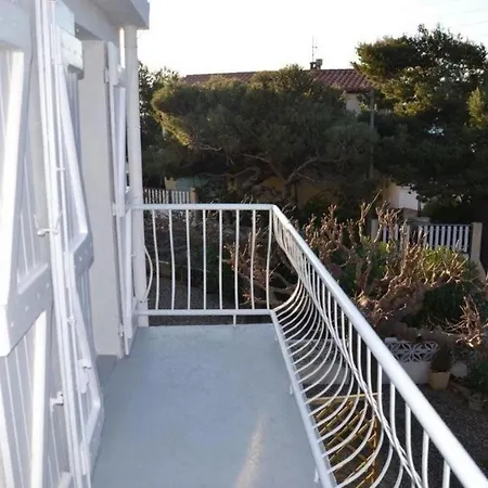 Vue Mer: Beachfront With Private Parking And Fiber Wi-fi
