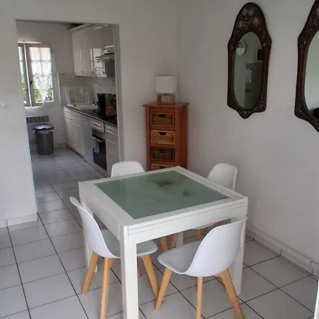 Vue A Pied 2 Minutes 200 M Parking Privé Wifi Fibre Abritée Du Vent *