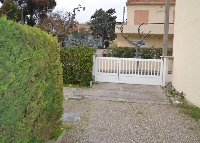Vue A Pied 2 Minutes Internet Parking * Fleury (Aude)